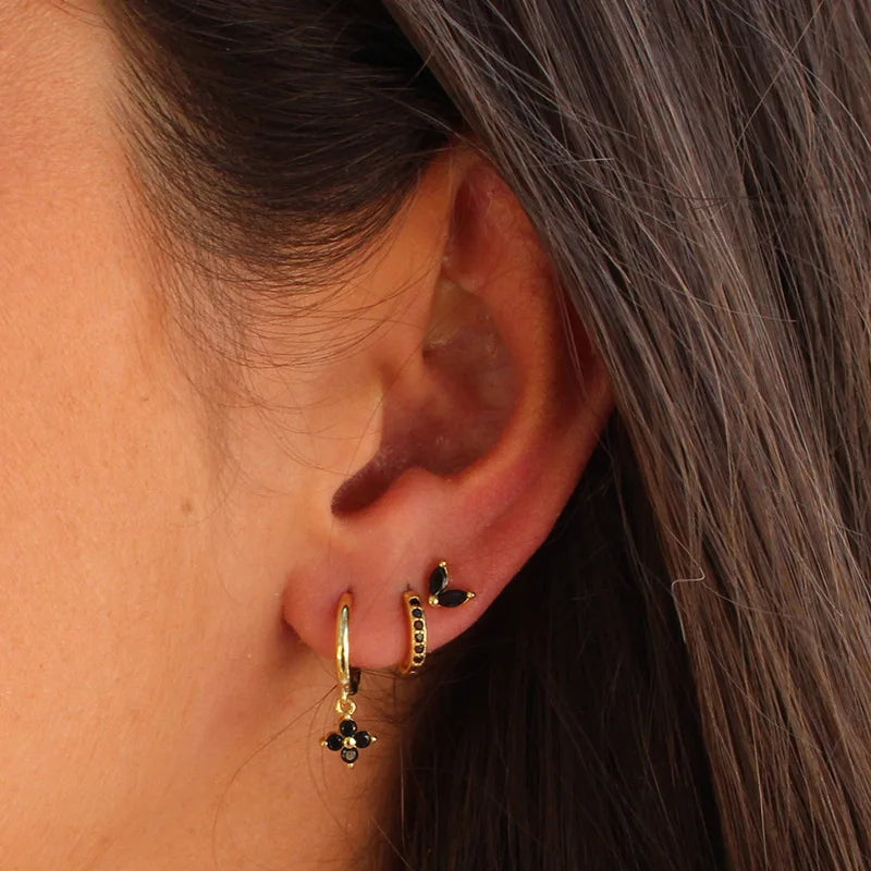 Elegante conjunto de pendientes colgantes con flor de circonita