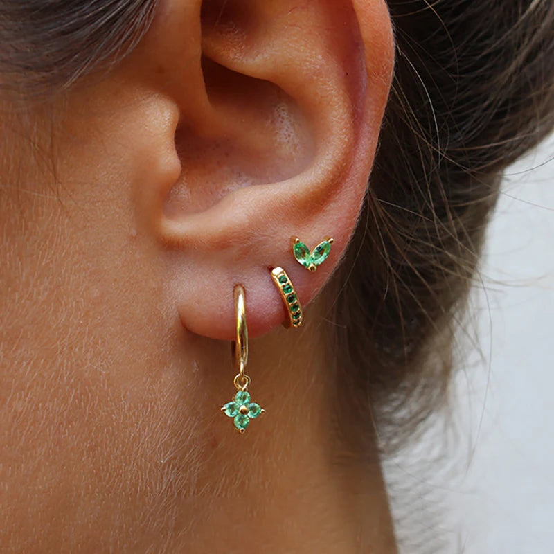 Elegante conjunto de pendientes colgantes con flor de circonita