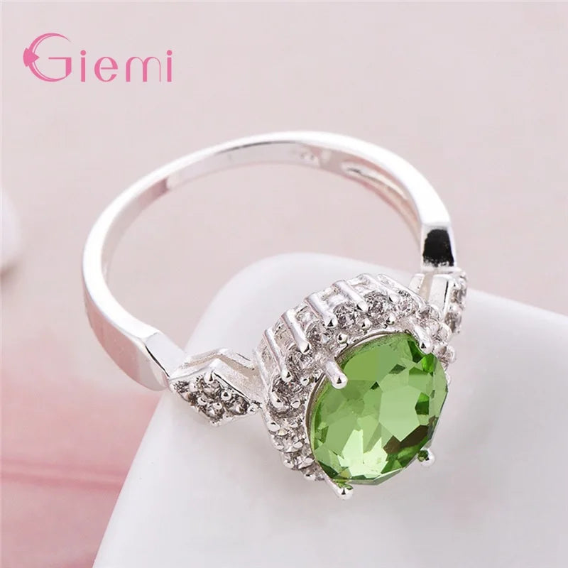 Elegante anillo de compromiso de plata 925