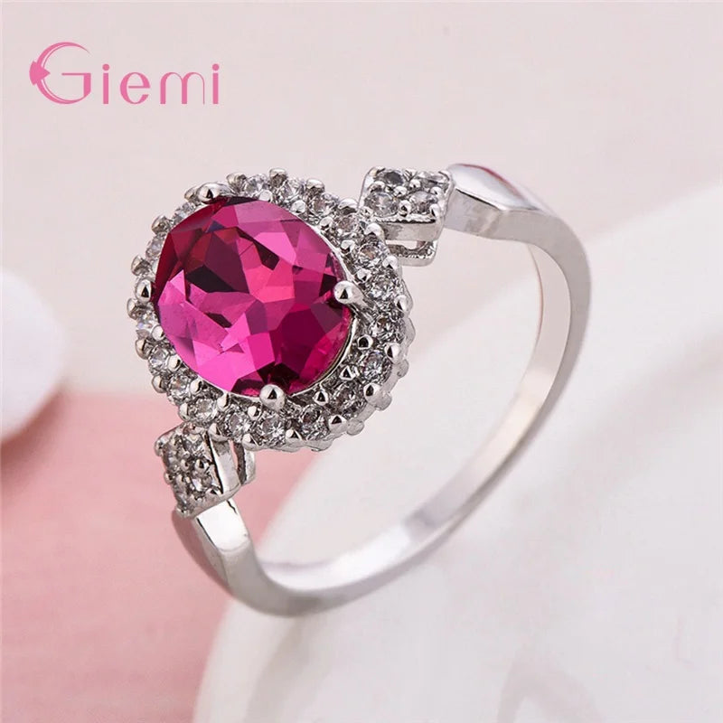 Elegante anillo de compromiso de plata 925