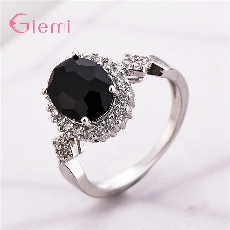 Elegante anillo de compromiso de plata 925