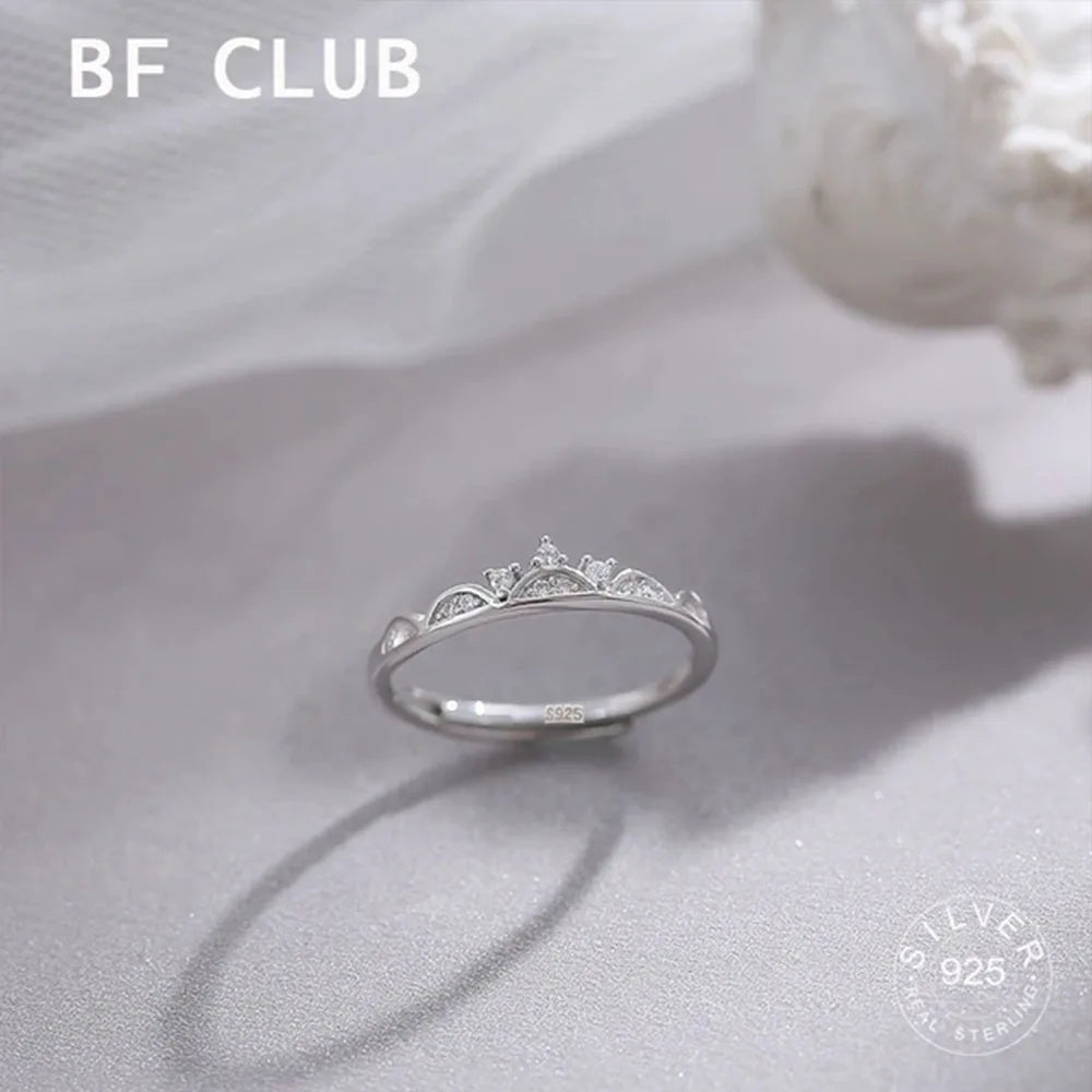 Anillo abierto brillante con corona de plata para mujer