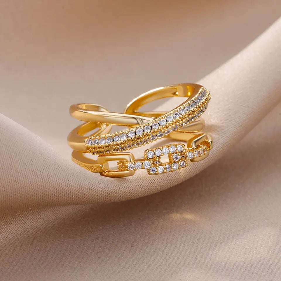 Elegante anillo de circonia con baño de oro en acero inoxidable ajustable