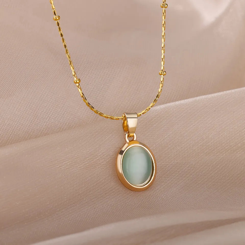 Elegante cadena dorada o plateada con dije a elegir con circonias para dama y caballero