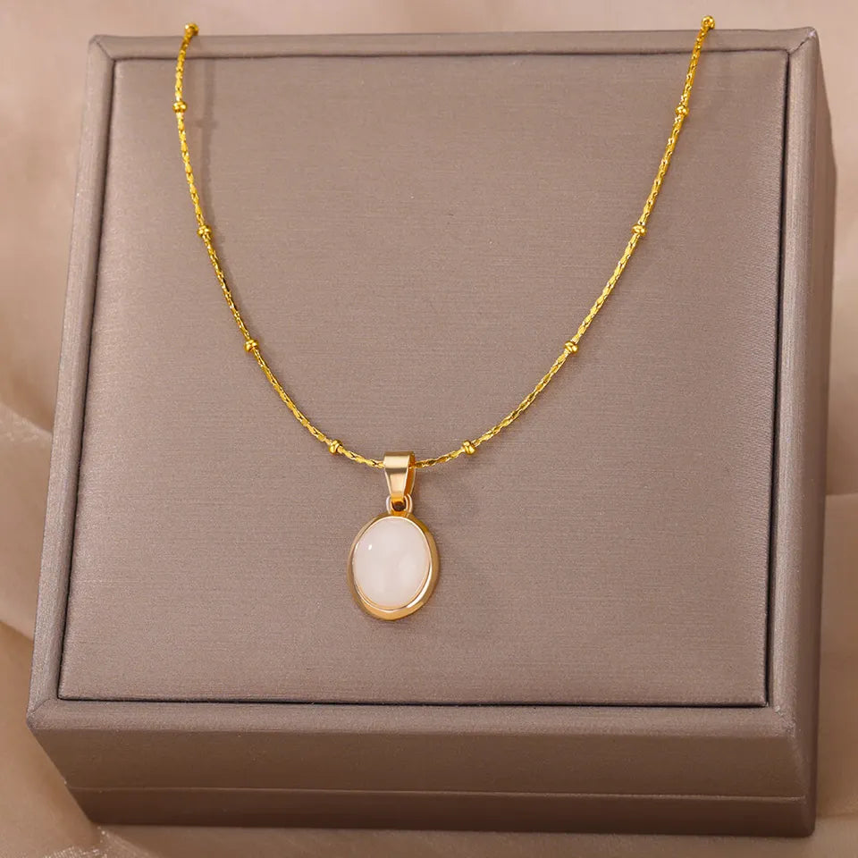 Elegante cadena dorada o plateada con dije a elegir con circonias para dama y caballero