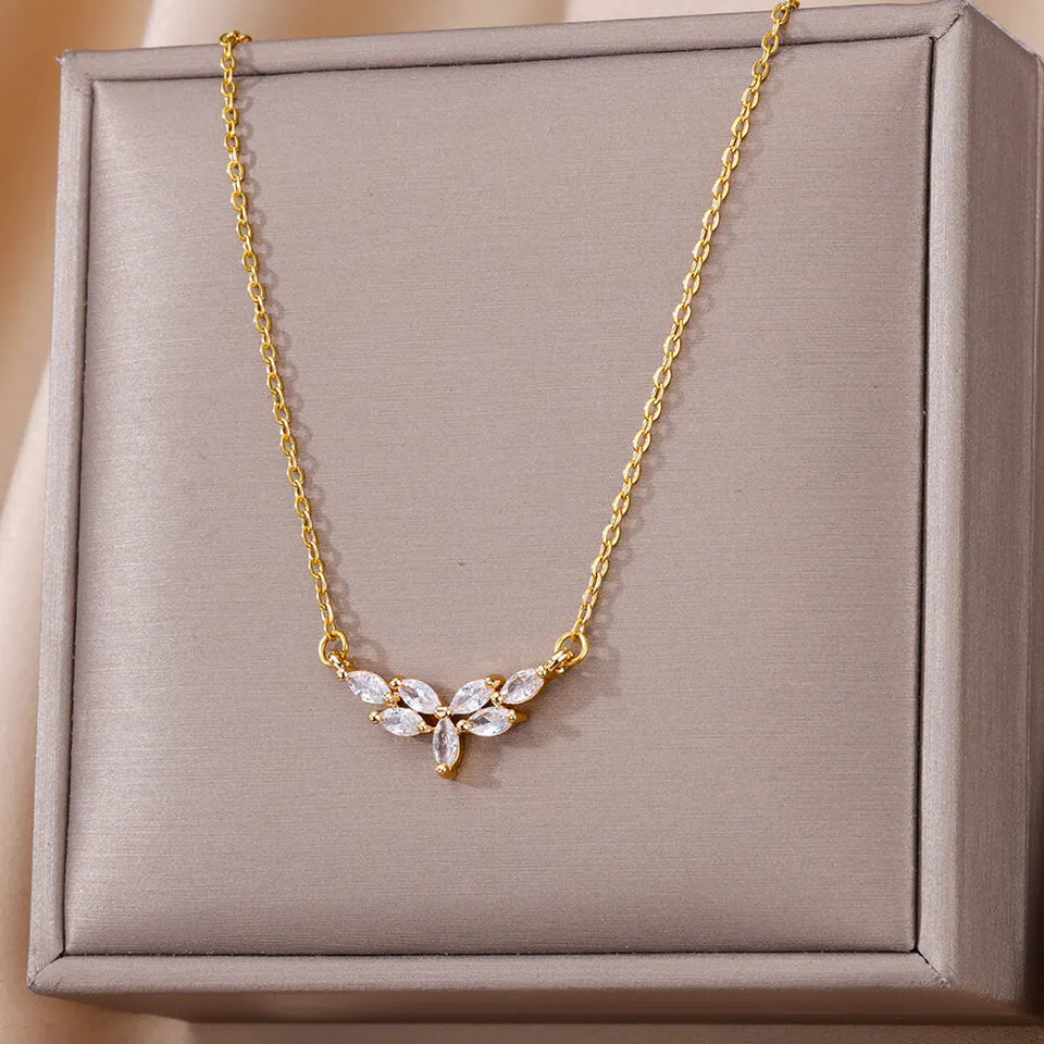 Collar con colgante de gota de agua y circonita dorada para mujer
