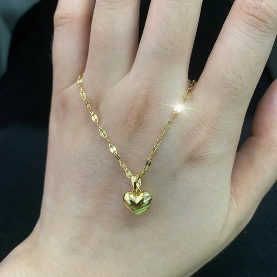 Cadena dorada moderna con colgante de corazón, mariposa, cruz y más en acero inoxidable en diferentes hermosos diseños para dama