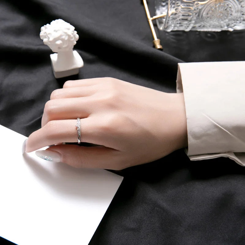 Anillo abierto brillante con corona de plata para mujer