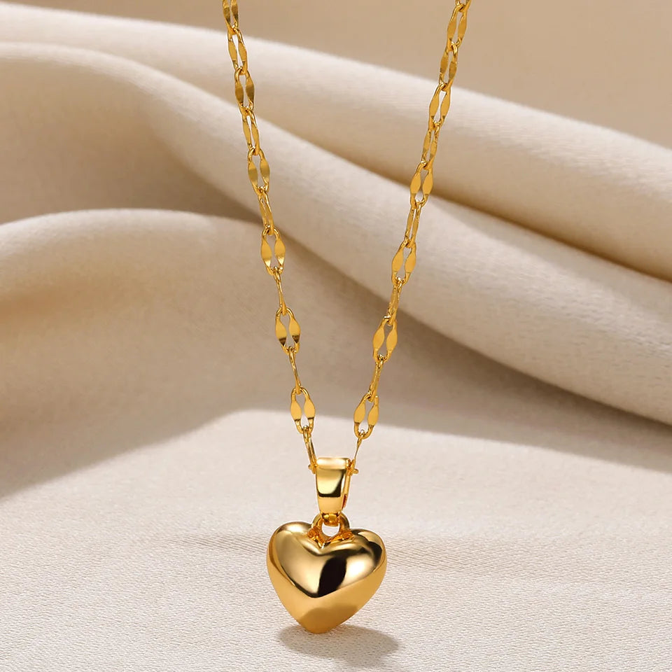 Cadena dorada moderna con colgante de corazón, mariposa, cruz y más en acero inoxidable en diferentes hermosos diseños para dama