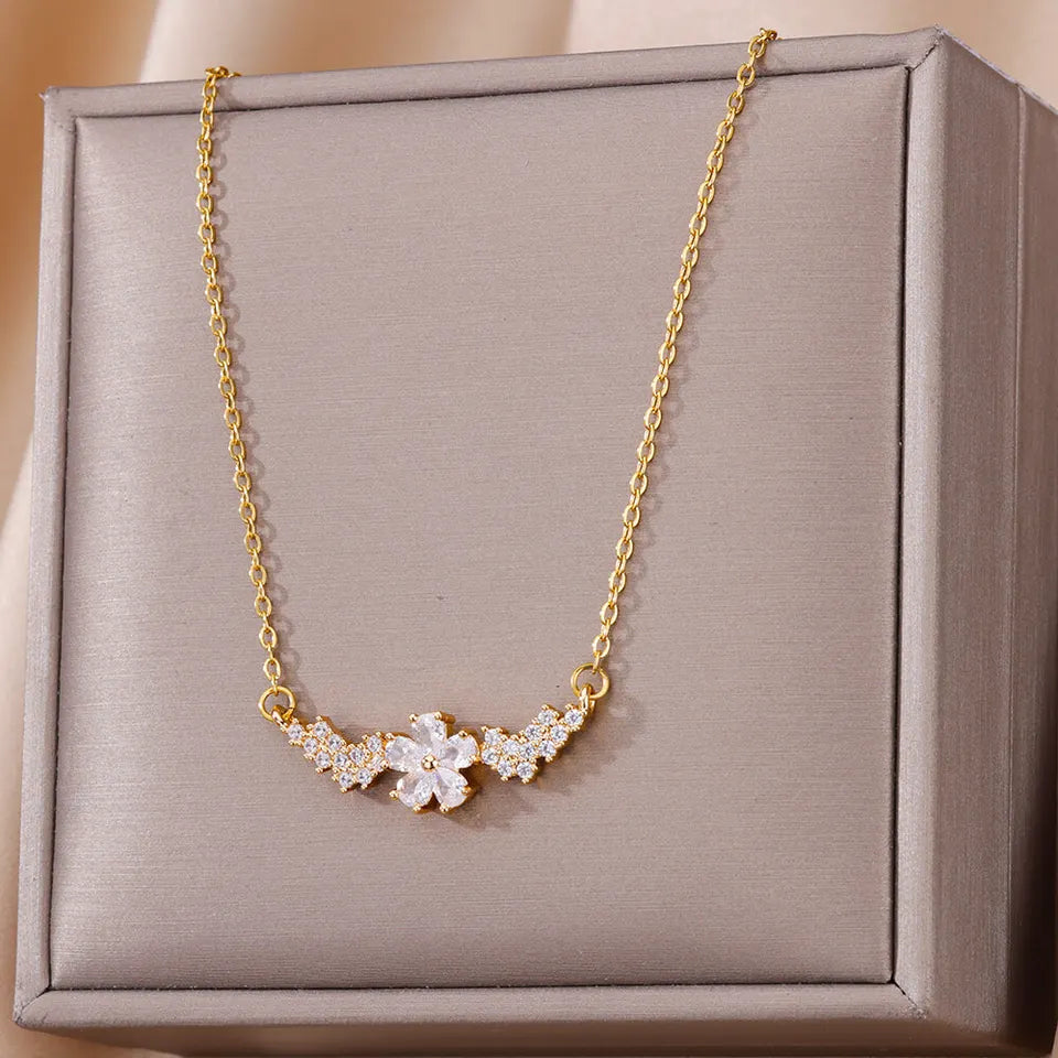 Collar de lujo con colgante de flor de circonia para mujer