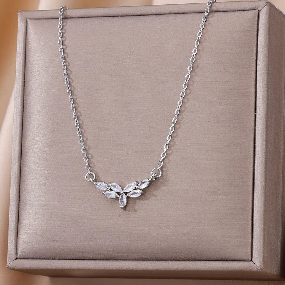 Collar con colgante de gota de agua y circonita dorada para mujer