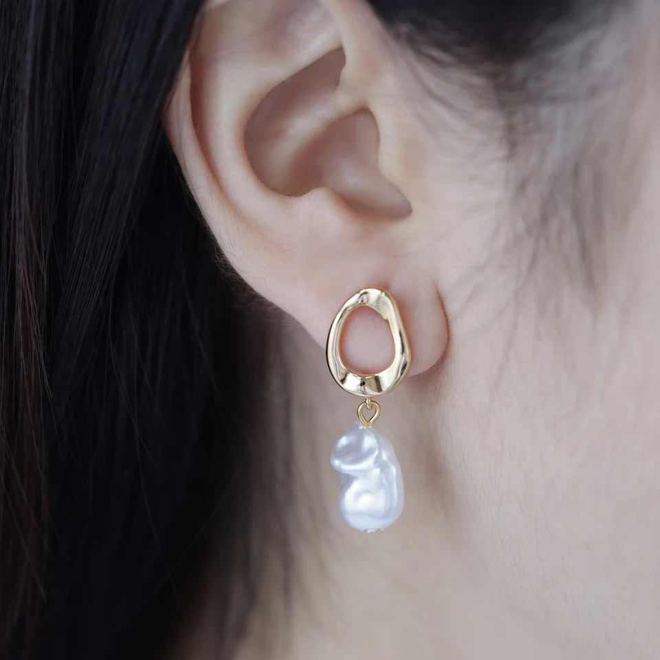 Elegantes aretes para dama con hermosas perlas simuladas, colgantes en diseños novedosos y vintage de alta calidad