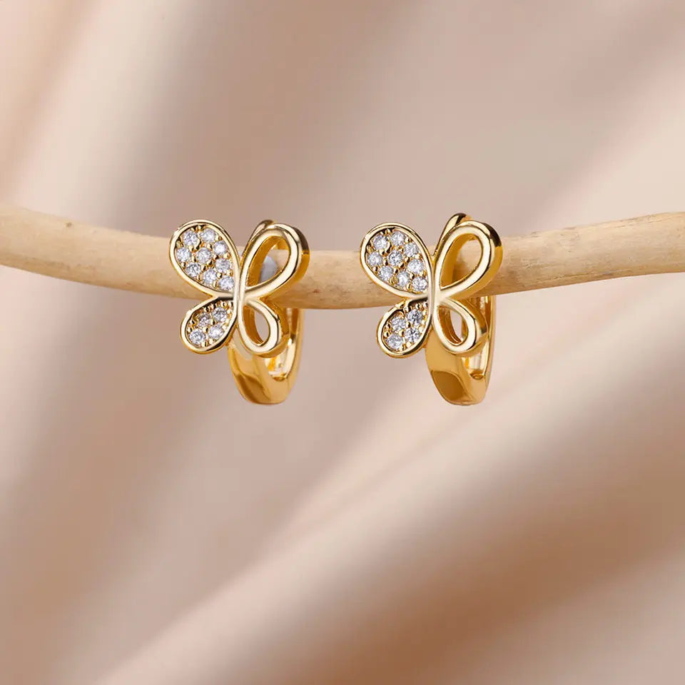 Aretes y arracadas doradas y plateadas fabricadas en acero inoxidable de alta calidad con circonias de colores