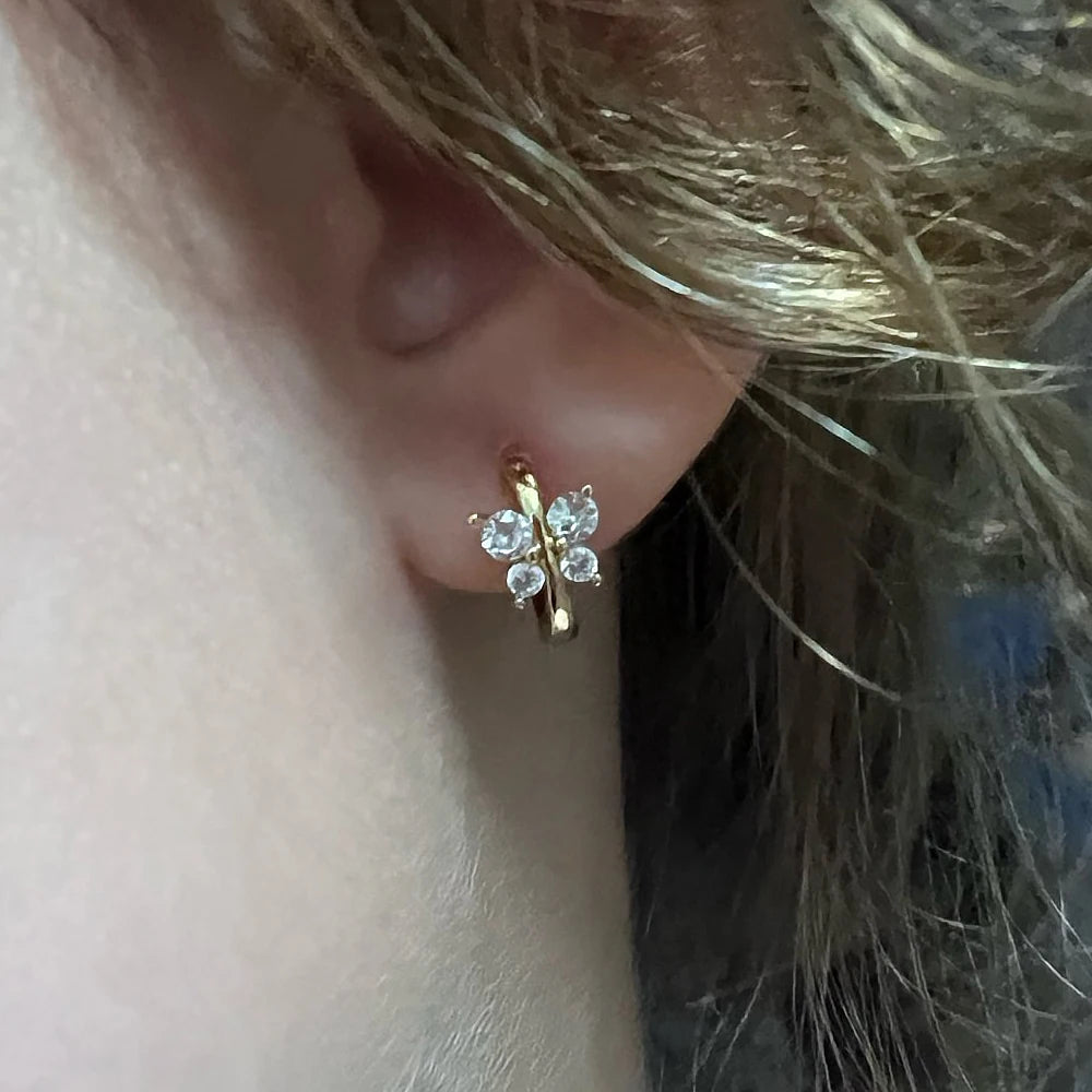 Pendientes de aro con mariposa dorada para mujer