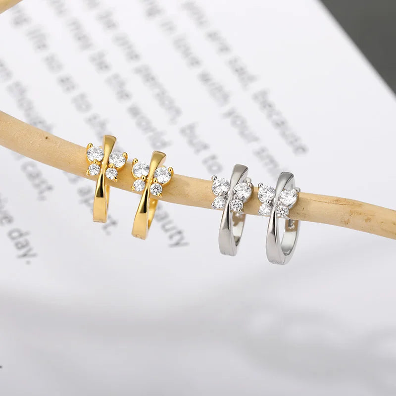 Pendientes de aro con mariposa dorada para mujer