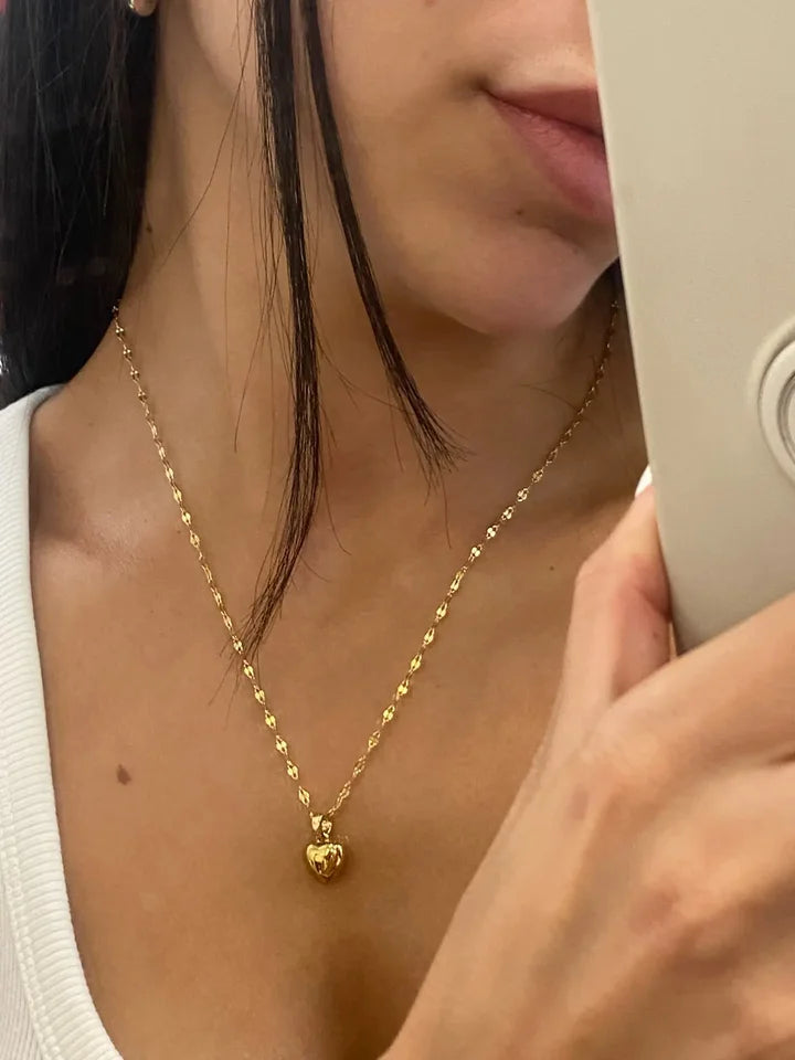 Cadena dorada moderna con colgante de corazón, mariposa, cruz y más en acero inoxidable en diferentes hermosos diseños para dama