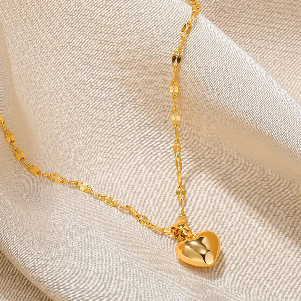 Cadena dorada moderna con colgante de corazón, mariposa, cruz y más en acero inoxidable en diferentes hermosos diseños para dama