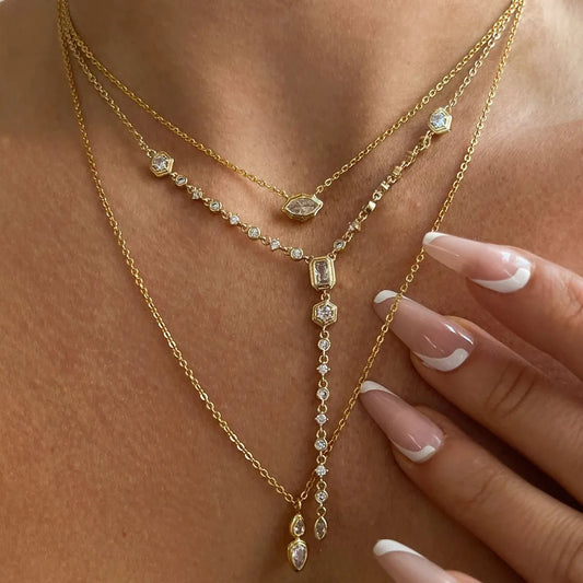 Collar con colgante de acero de titanio chapado en oro para mujer