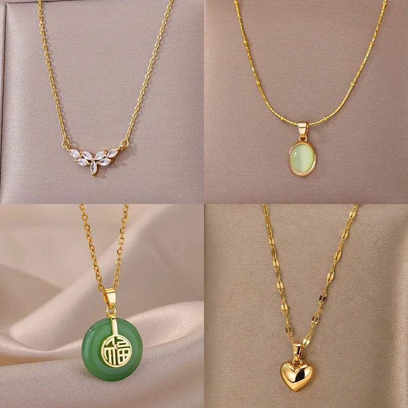 Collar con colgante de gota de agua y circonita dorada para mujer