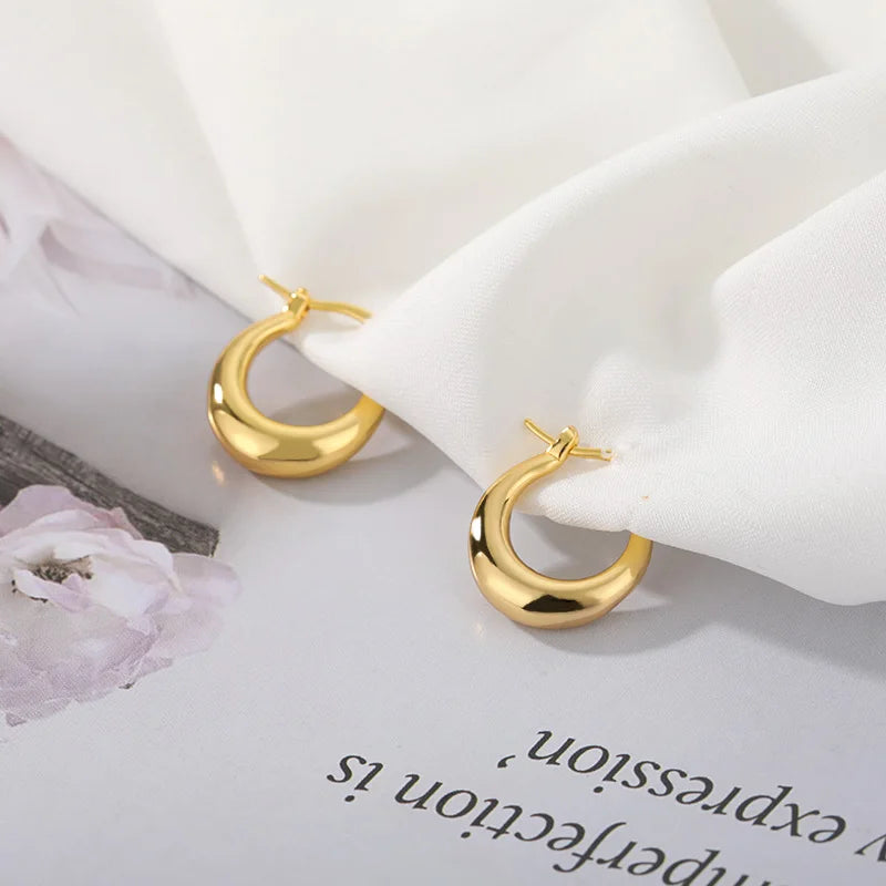 Pendientes minimalistas redondos de acero inoxidable para mujer