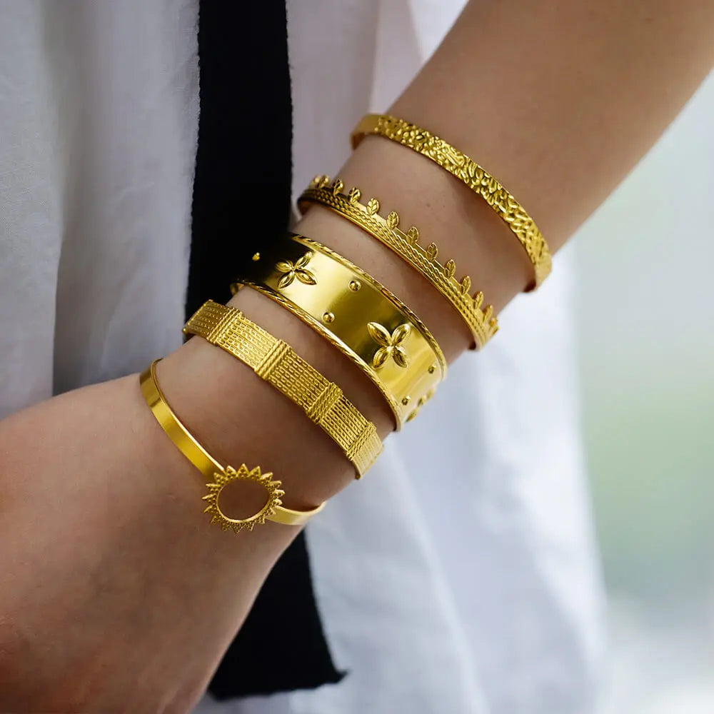 Pulsera de acero inoxidable de lujo en color dorado