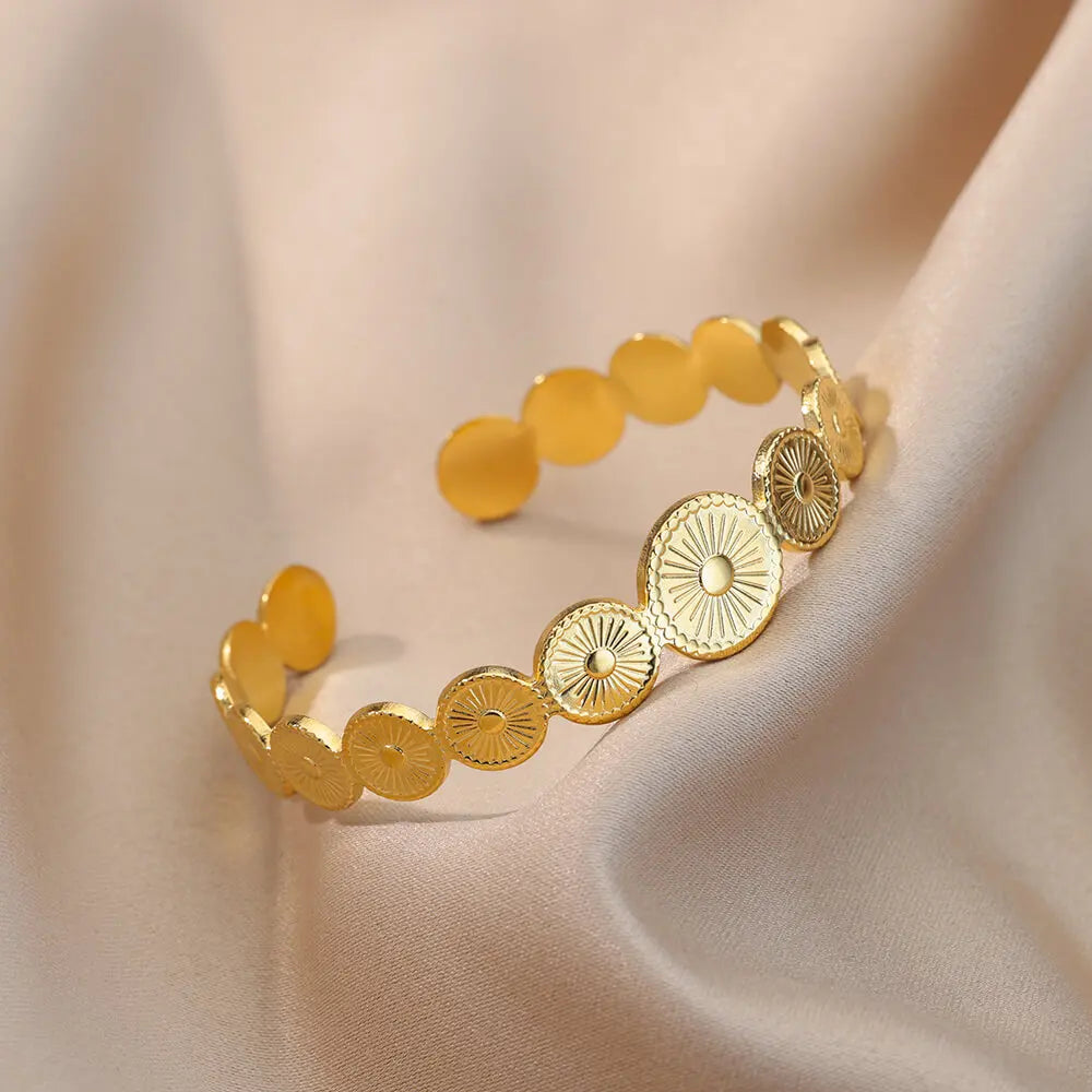 Pulsera de acero inoxidable de lujo en color dorado