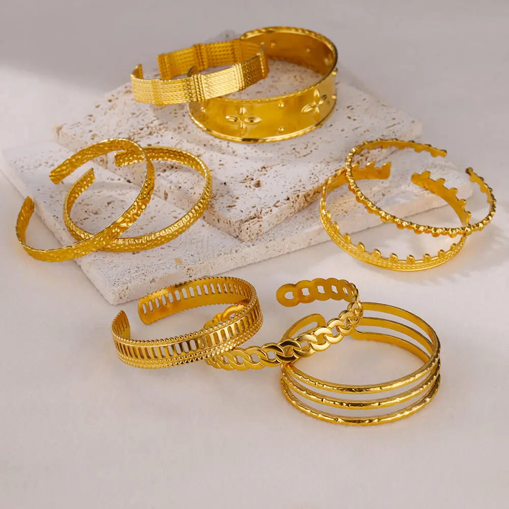 Pulsera de acero inoxidable de lujo en color dorado