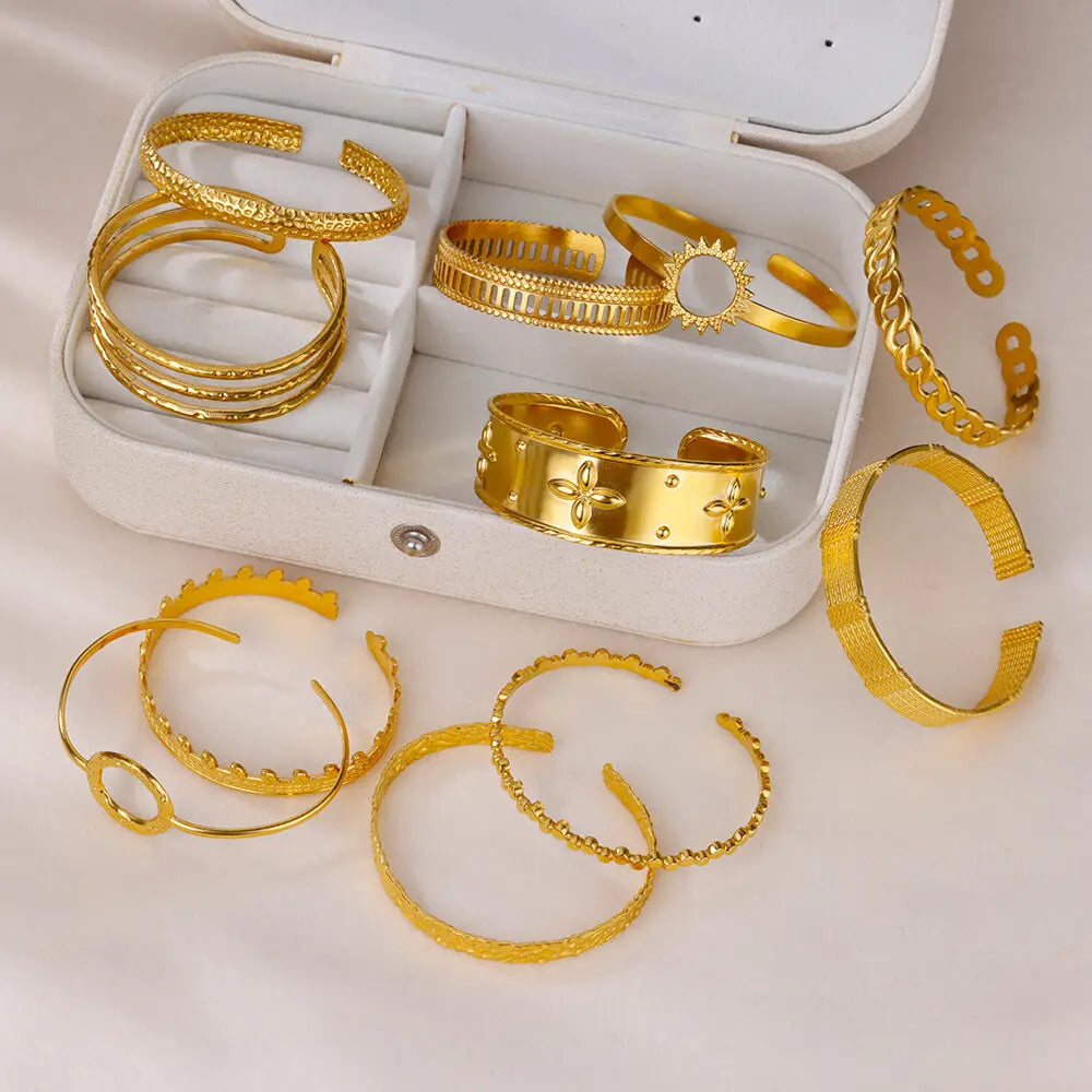Pulsera de acero inoxidable de lujo en color dorado