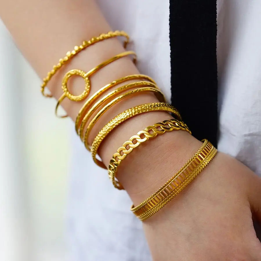 Pulsera de acero inoxidable de lujo en color dorado